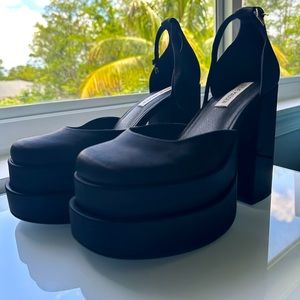 CHARLIZE BLACK SATIN STEVE MADDEN PLATFORM HEELS